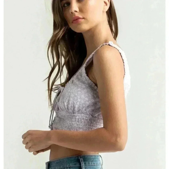 Cute lace up top - Picture 2 of 5